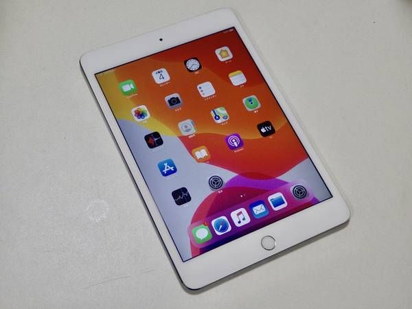 ムスビー｜超美品 SIMフリー iPad mini4 32GB シルバー 電池100% 送料 