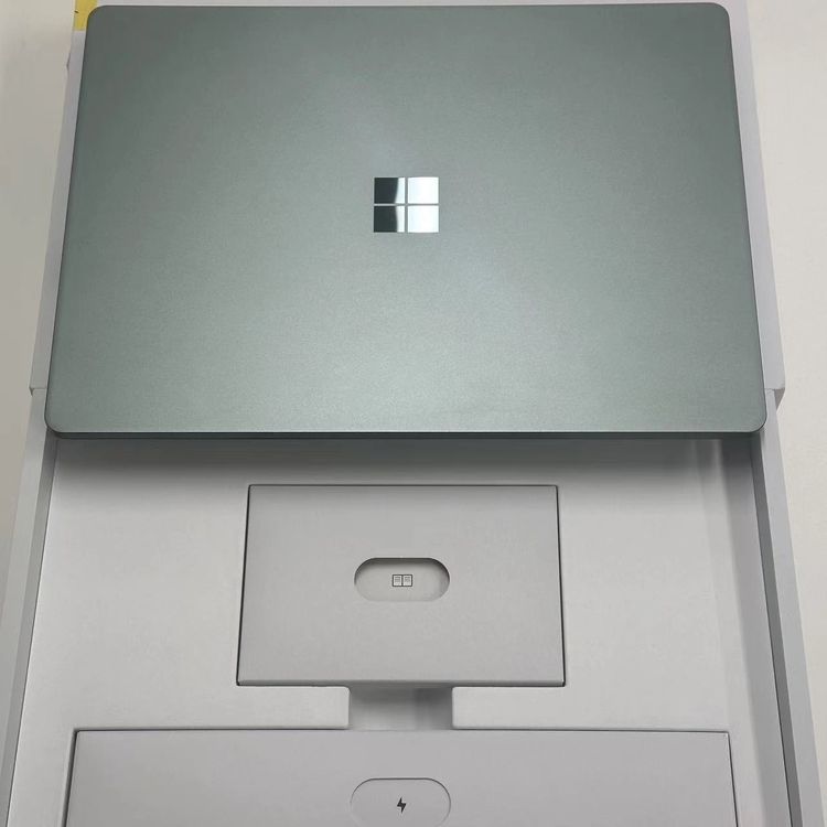 Surface Laptop Go 2 11th i5-1135G7 8GB 128GB 