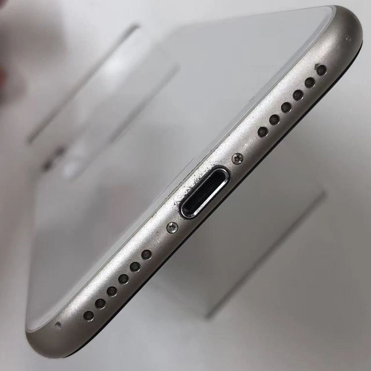 iPhoneSE ��3���� 64GB �������饤�� MMYD3J/A SoftBank��SIM�ե꡼