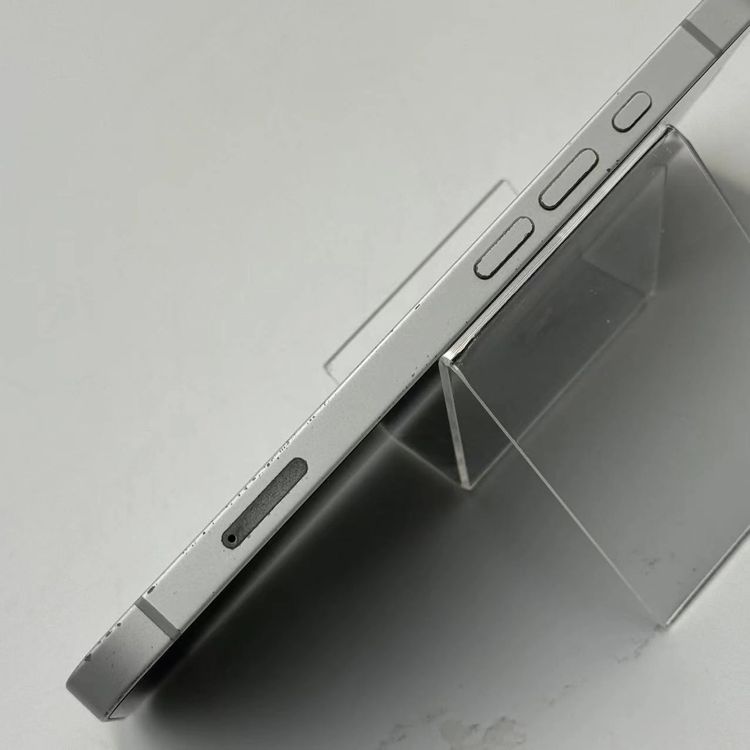 ��®ȯ��iPhone 16e 256GB �ۥ磻�� MD1W4J/A AU��SIM�ե꡼