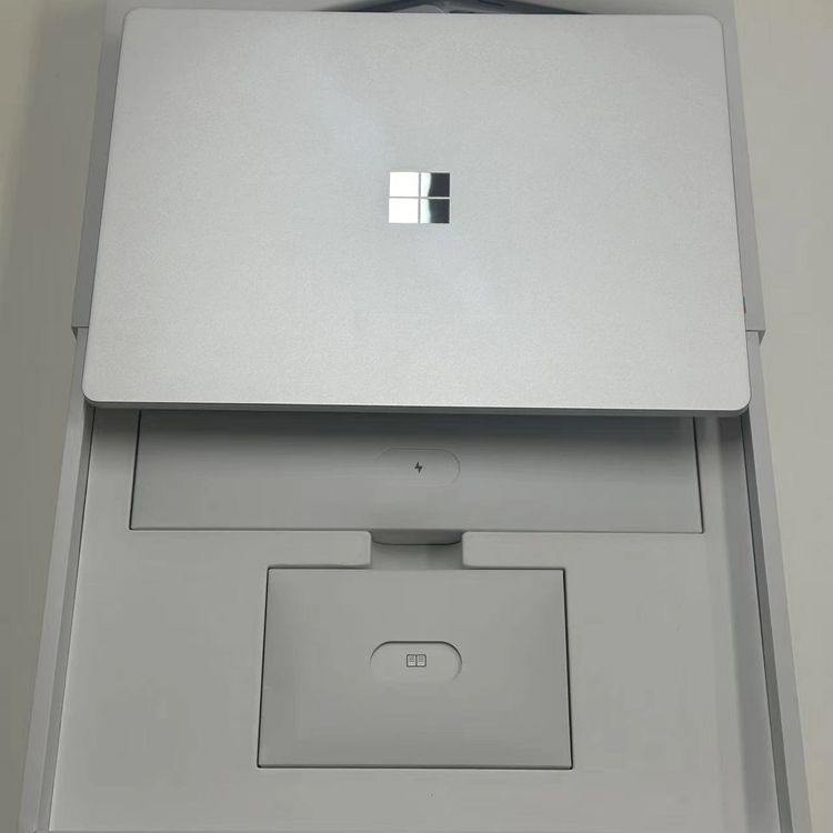 Surface Laptop Go 2 11th i5-1135G7 8GB 128GB 