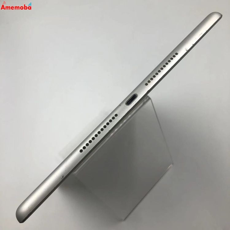 iPad ��8���� 32GB ����С� MYMJ2J/A  docomo��SIM�ե꡼ ��������