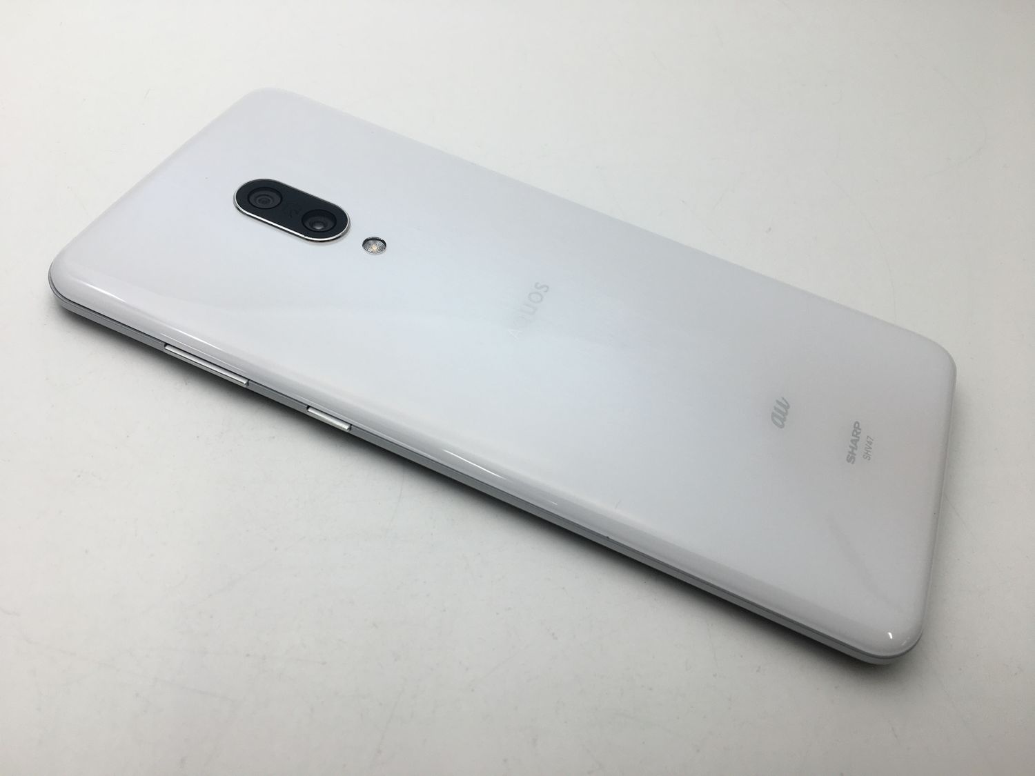 ムスビー｜新品同様 SIMフリー SHARP au AQUOS zero2 SHV47 ホワイト 