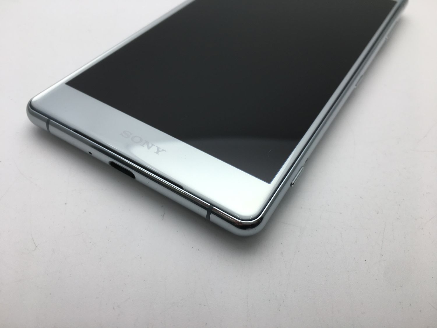ムスビー｜SIMフリー au Xperia XZ2 Premium SOV38 シルバー◇美品 