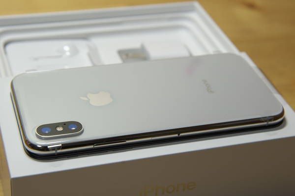 ムスビー｜未使用 Apple iPhoneX 64GB シルバー docomo ドコモ系格安  