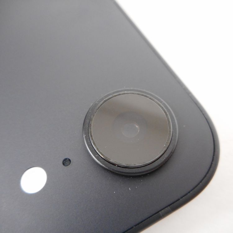 �ڼ��ߤʤߡۢ�ID146��au��iPhone 16e 256GB �֥�å�