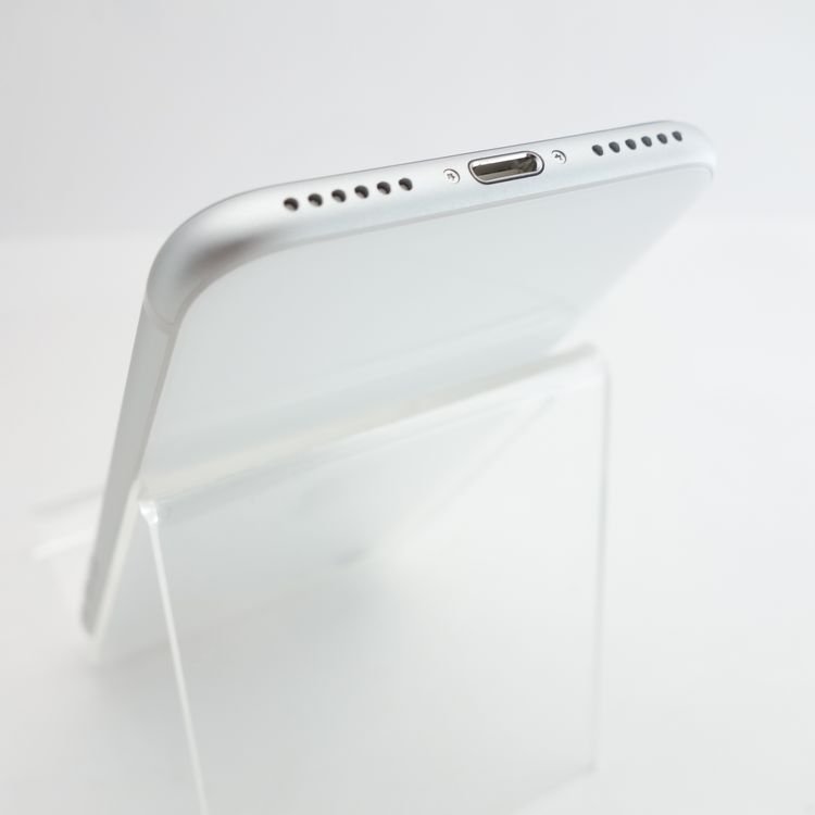 ��SIM�ե꡼��iPhoneSE2 64GB �ۥ磻�� ����100�� �������¡�