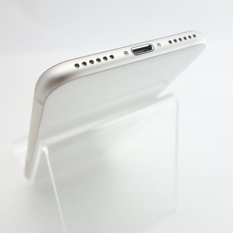 ��SIM�ե꡼��iPhoneSE3 64GB �������饤�� ����100�� �������¡�