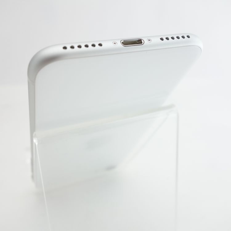 ��SIM�ե꡼��iPhoneSE2 128GB �ۥ磻�� ����100�� �������¡�