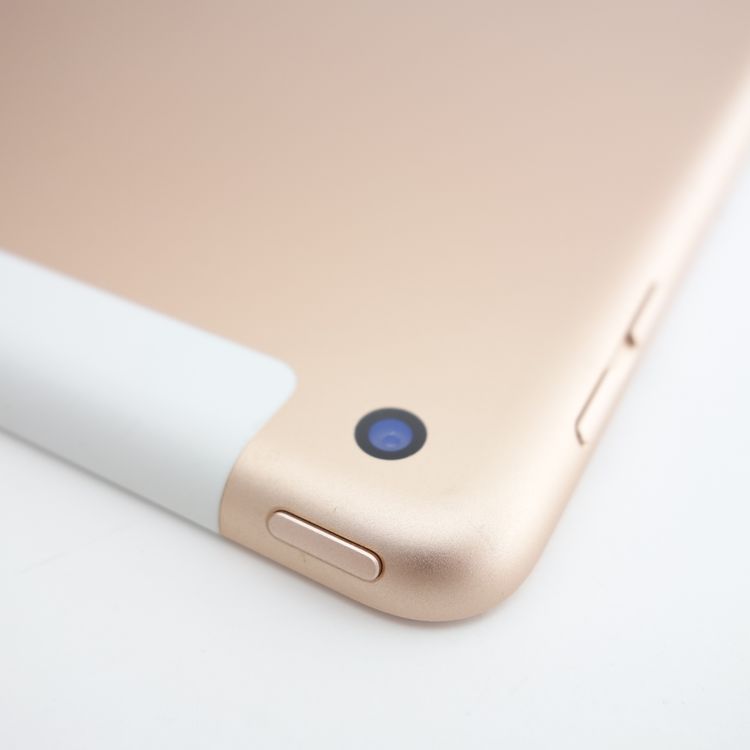 ��9.7�������iPad ��6���� 128GB ������� ����96% SIM�ե꡼