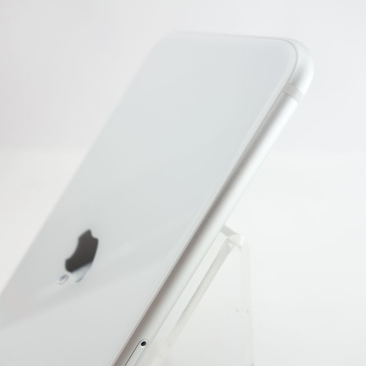 ��SIM�ե꡼��iPhoneSE2 128GB �ۥ磻�� ����93�� �������¡�