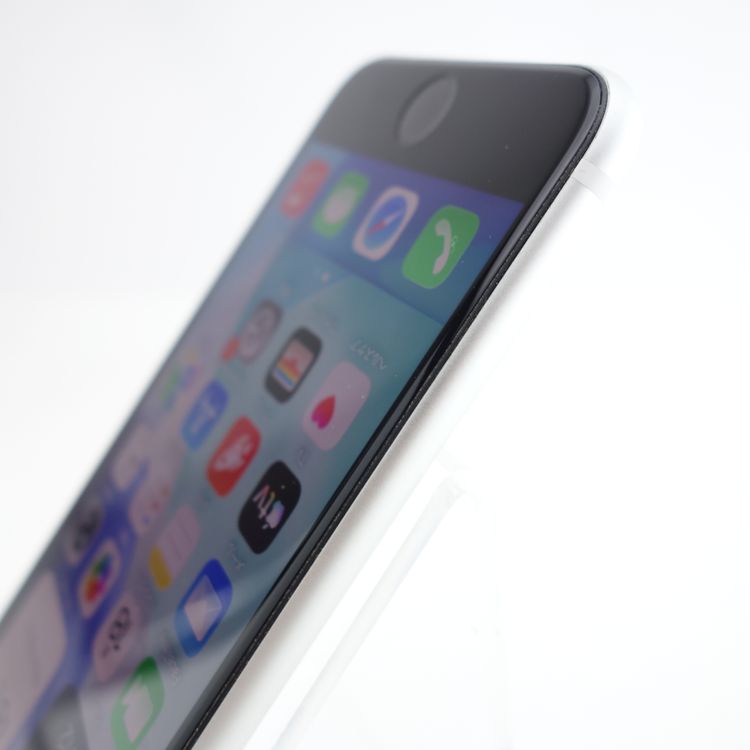 ��SIM�ե꡼��iPhoneSE2 64GB �ۥ磻�� ����82�� �������¡�