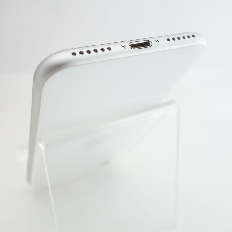 ��SIM�ե꡼��iPhoneSE2 64GB �ۥ磻�� ����90�� �������¡�