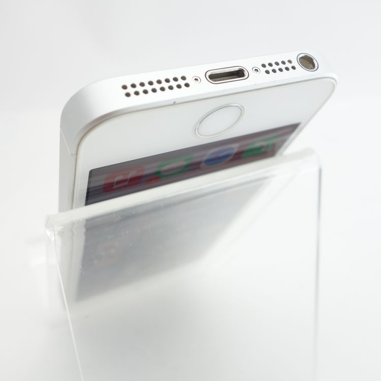 ��SIM�ե꡼��iPhoneSE 32GB ����С� ����94�� �������¡�