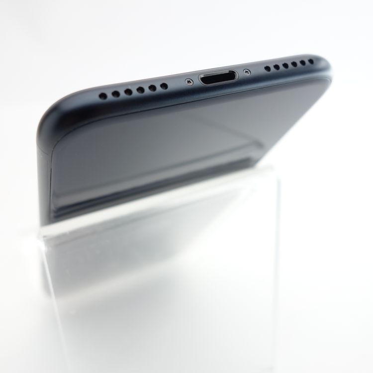 ��SIM�ե꡼��iPhoneSE3 64GB �ߥåɥʥ��� ����96�� �������¡�