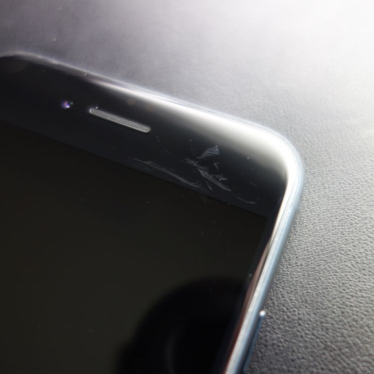 ��SIM�ե꡼��iPhoneSE3 64GB �ߥåɥʥ��� ����95�� �������¡�