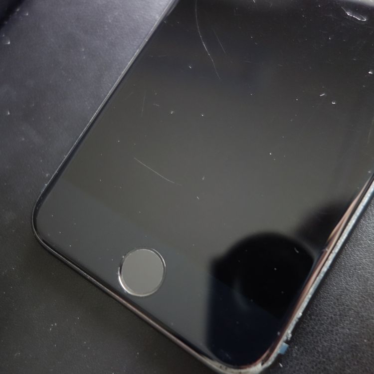 ��SIM�ե꡼��iPhoneSE3 64GB �ߥåɥʥ��� ����76�� �������¡�