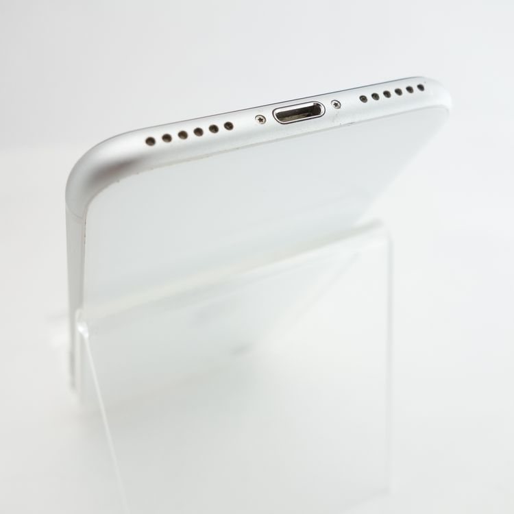 ��SIM�ե꡼��iPhoneSE2 64GB �ۥ磻�� ����91�� �������¡�