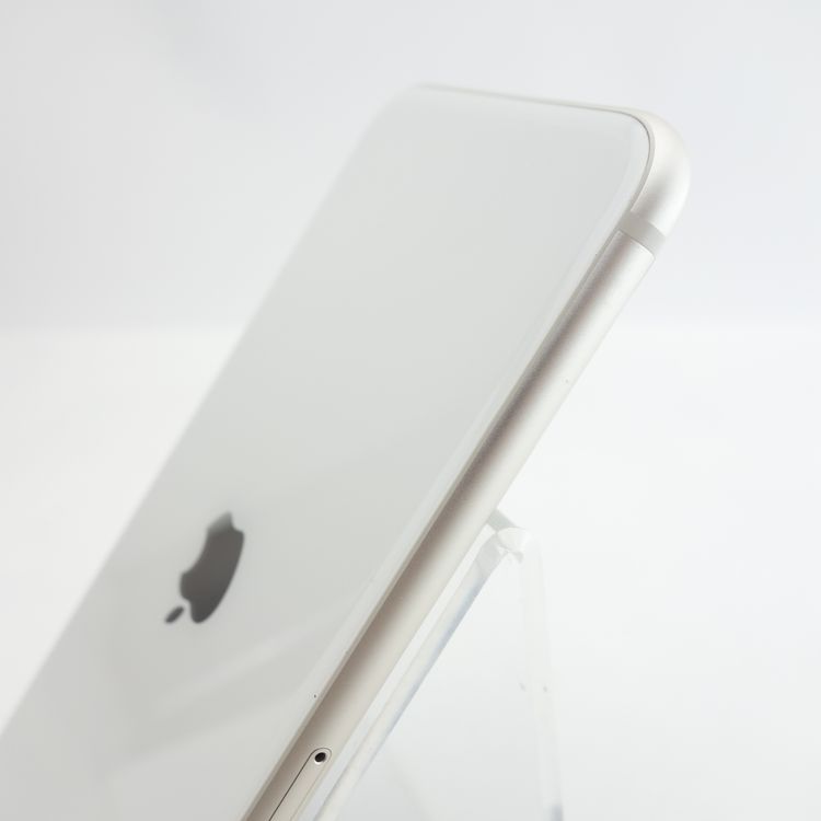 ��SIM�ե꡼��iPhoneSE3 64GB �������饤�� ����94�� �������¡�