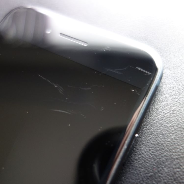 ��SIM�ե꡼��iPhoneSE3 64GB �ߥåɥʥ��� ����89�� �������¡�