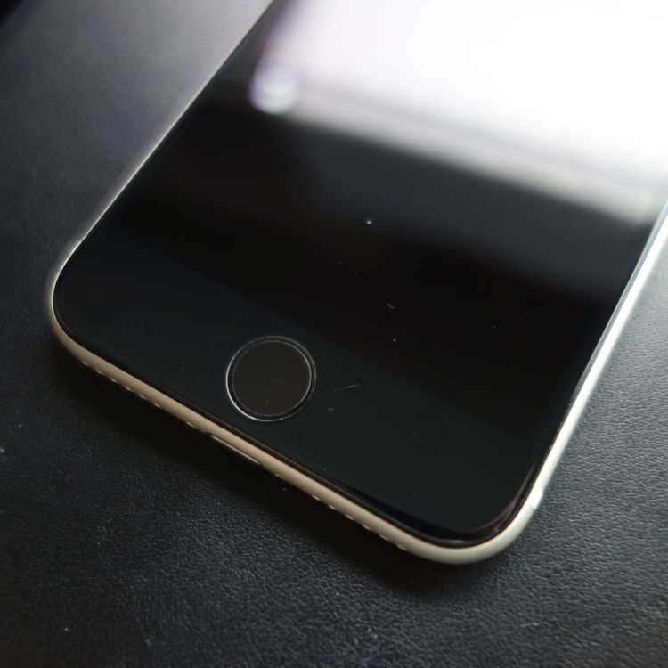 ��SIM�ե꡼��iPhoneSE3 64GB �������饤�� ����86�� �������¡�