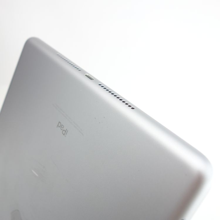 ��9.7�������iPad ��5���� 32GB ���ڡ������쥤 ����99% SIM�ե꡼