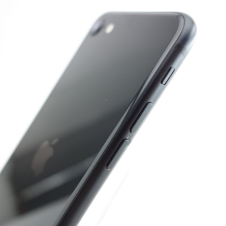 ��SIM�ե꡼��iPhoneSE2 64GB �֥�å� ����84�� �������¡�