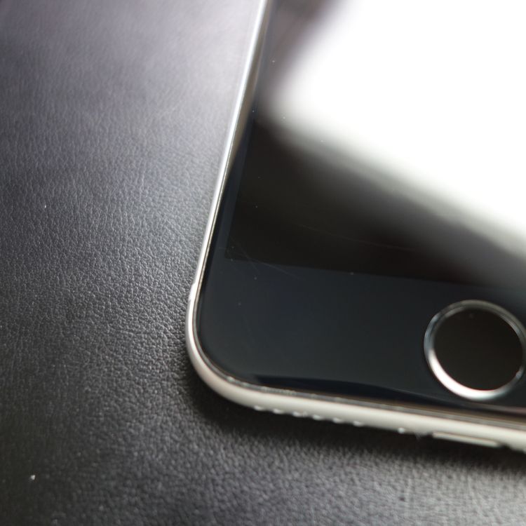 ��SIM�ե꡼��iPhoneSE2 64GB �ۥ磻�� ����100�� �������¡�
