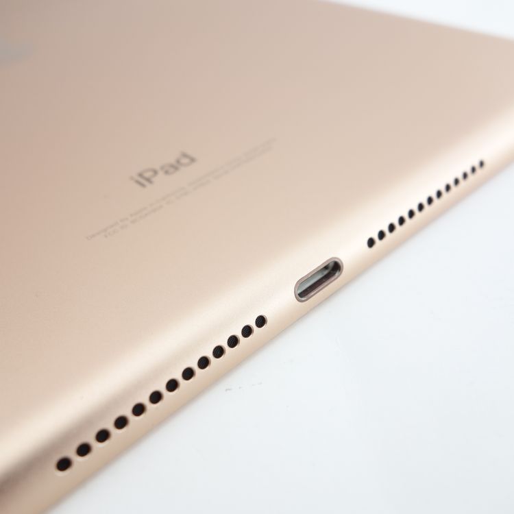 ��9.7�������iPad ��6���� 128GB ������� ����96% SIM�ե꡼