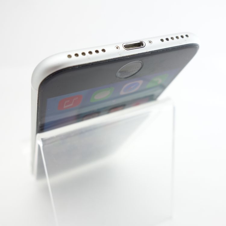 ��SIM�ե꡼��iPhoneSE2 64GB �ۥ磻�� ����82�� �������¡�