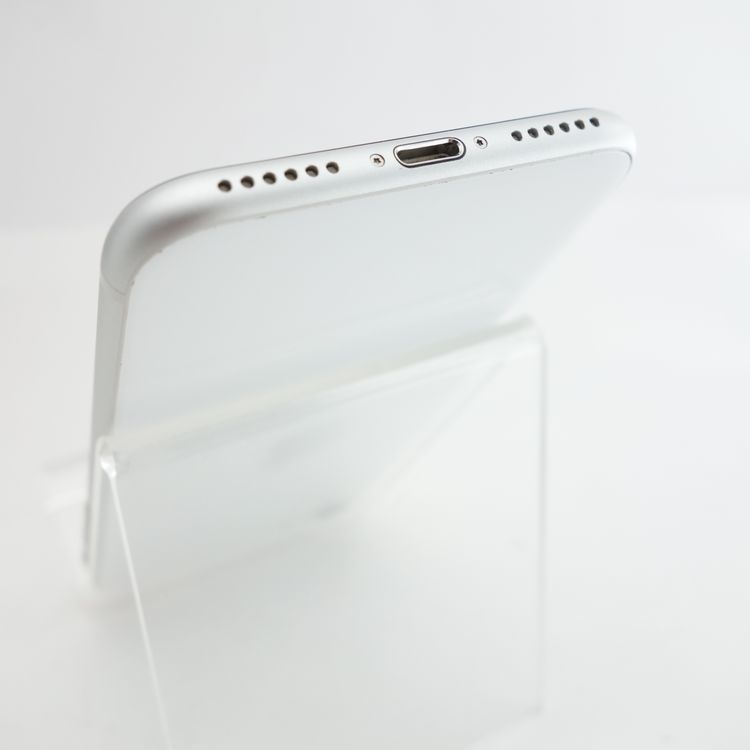 ��SIM�ե꡼��iPhoneSE2 128GB �ۥ磻�� ����90�� �������¡�