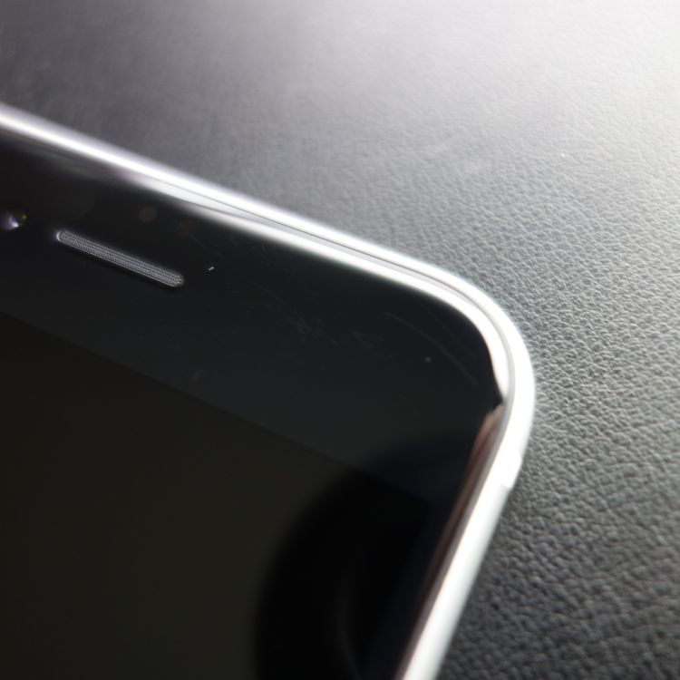 ��SIM�ե꡼��iPhoneSE2 128GB �ۥ磻�� ����84�� �������¡�