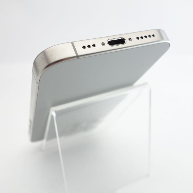 ��SIM�ե꡼��iPhone15 Pro 256GB �ʥ���������˥��� ����100��