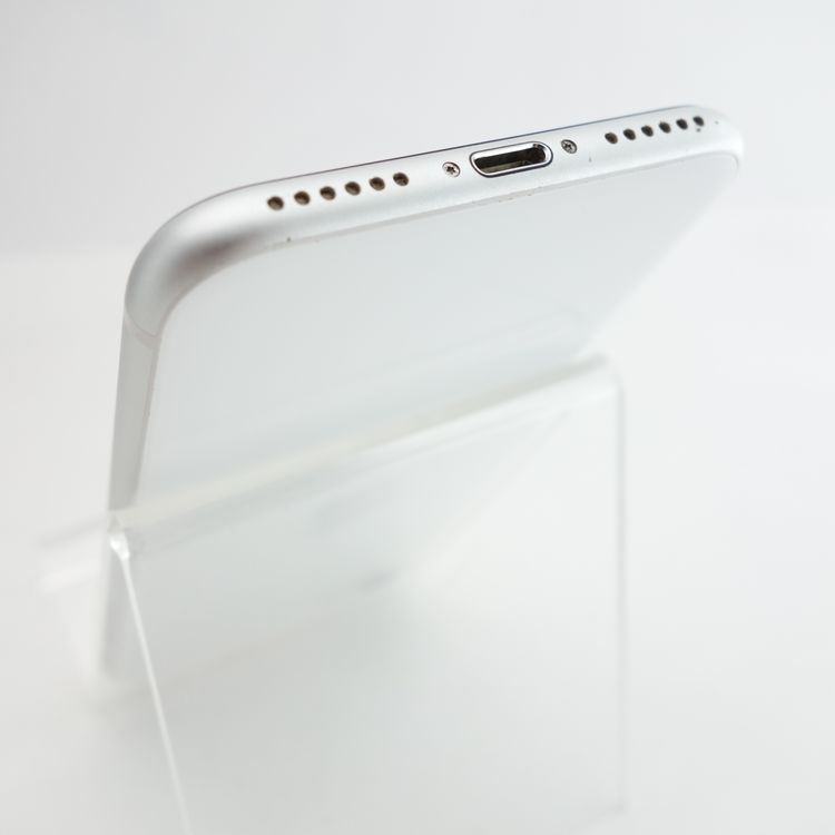 ��SIM�ե꡼��iPhoneSE2 64GB �ۥ磻�� ����92�� �������¡�