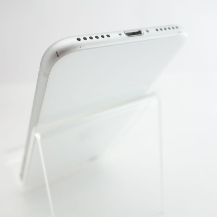 ��SIM�ե꡼��iPhoneSE2 128GB �ۥ磻�� ����88�� �������¡�