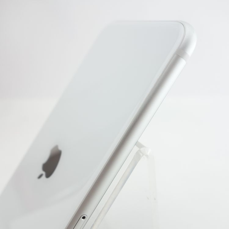 ��SIM�ե꡼��iPhoneSE2 128GB �ۥ磻�� ����88�� �������¡�