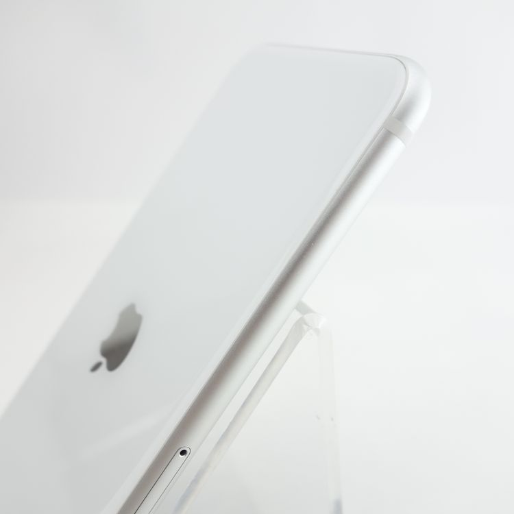 ��SIM�ե꡼��iPhoneSE2 64GB �ۥ磻�� ����90�� �������¡�