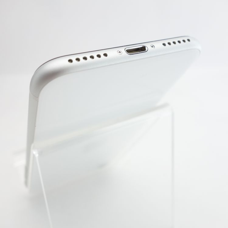 ��SIM�ե꡼��iPhoneSE2 128GB �ۥ磻�� ����88�� �������¡�