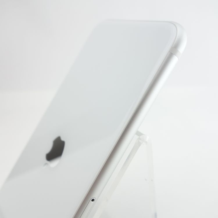��SIM�ե꡼��iPhoneSE2 64GB �ۥ磻�� ����91�� �������¡�