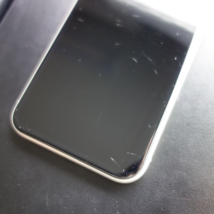 ��SIM�ե꡼��iPhone11 64GB �ۥ磻�� ����84�� �������¡�