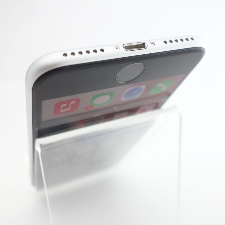 ��SIM�ե꡼��iPhoneSE2 64GB �ۥ磻�� ����91�� �������¡�