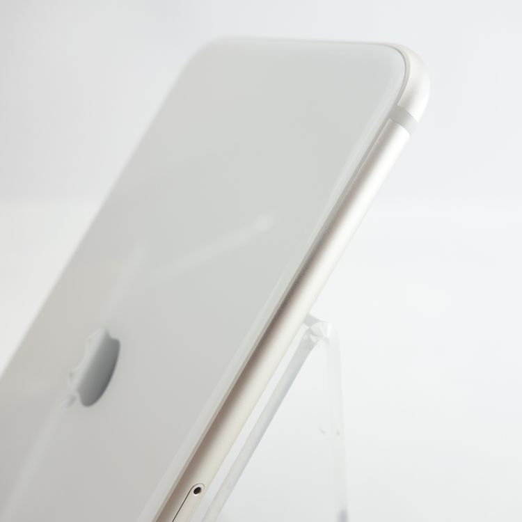 ��SIM�ե꡼��iPhoneSE2 128GB �ۥ磻�� ����100�� �������¡�