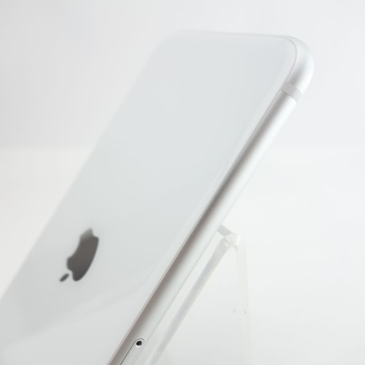 ��SIM�ե꡼��iPhoneSE2 64GB �ۥ磻�� ����87�� �������¡�