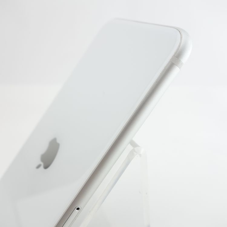 ��SIM�ե꡼��iPhoneSE2 64GB �ۥ磻�� ����82�� �������¡�