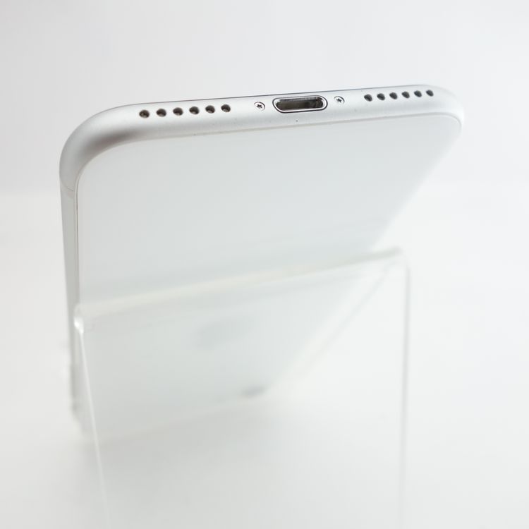 ��SIM�ե꡼��iPhoneSE2 128GB �ۥ磻�� ����97�� �������¡�