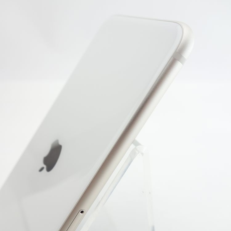 ��SIM�ե꡼��iPhoneSE3 64GB �������饤�� ����94�� �������¡�