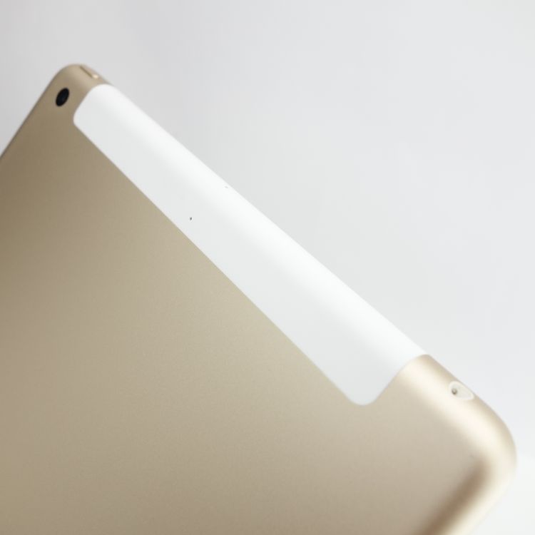 ��9.7�������iPad ��5���� 32GB ������� ����90% SIM�ե꡼