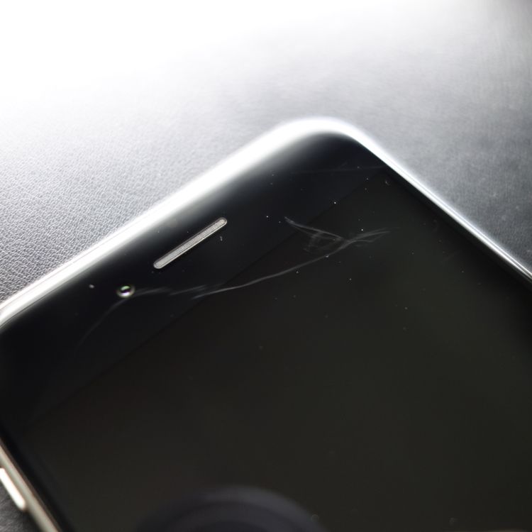 ��SIM�ե꡼��iPhoneSE3 64GB �������饤�� ����86�� �������¡�