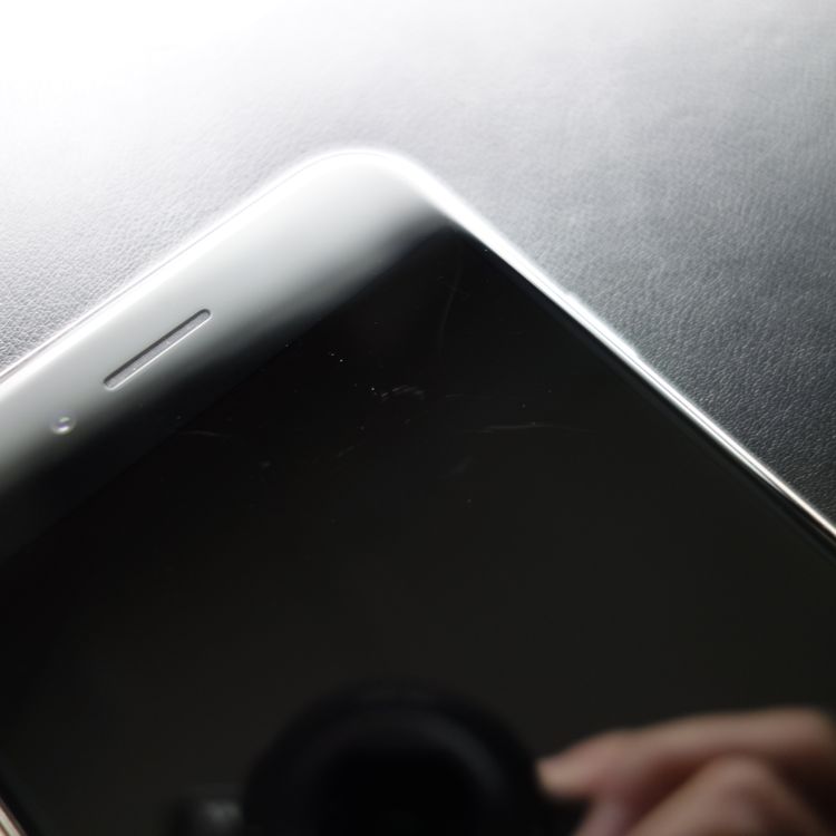 ��SIM�ե꡼��iPhoneSE3 64GB �������饤�� ����86�� �������¡�