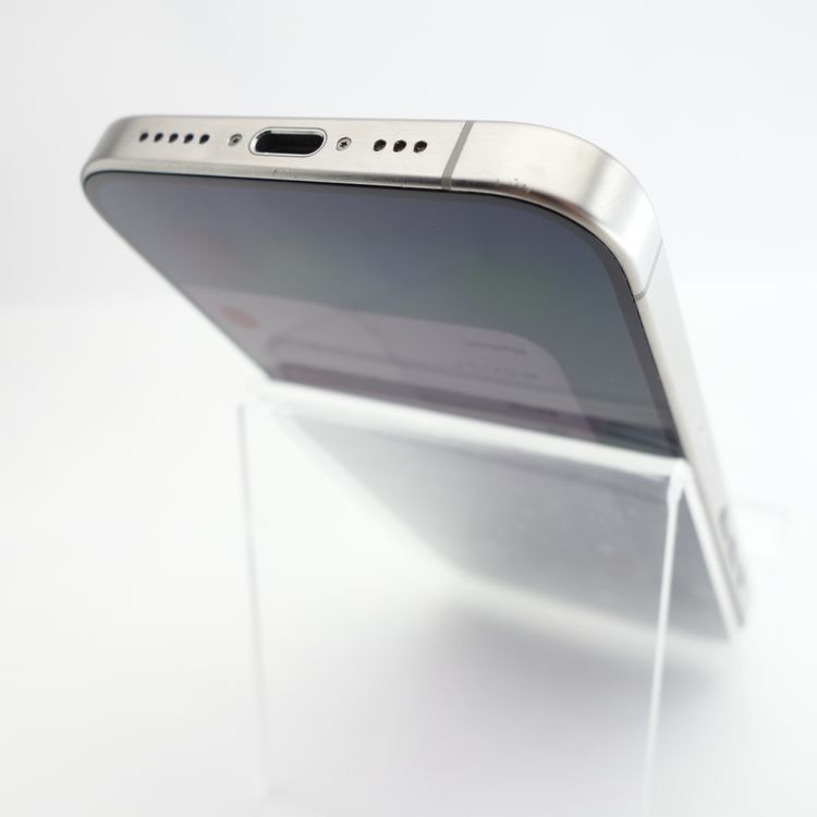 ��SIM�ե꡼��iPhone15Pro 256GB �ʥ���������˥��� ����86�� ���ȥ���
